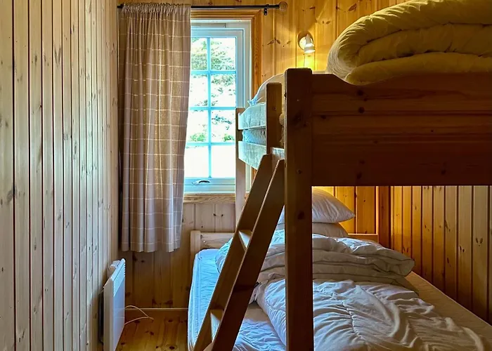 Casa de Férias Cozy Spacious With Sauna At Natrudstilen